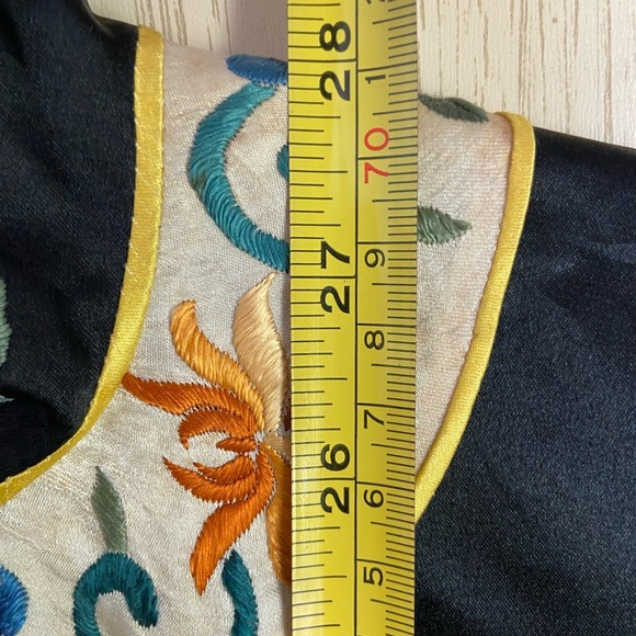 Vintage 1960s Bai Hua Hand-Embrioidered Chinese Silk Jacket Size Medium - Picture 12 of 16